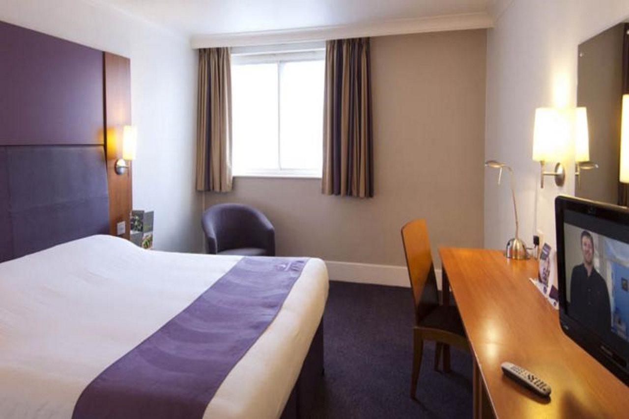 Premier Inn Pontypool Eksteriør billede
