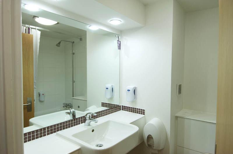 Premier Inn Pontypool Eksteriør billede