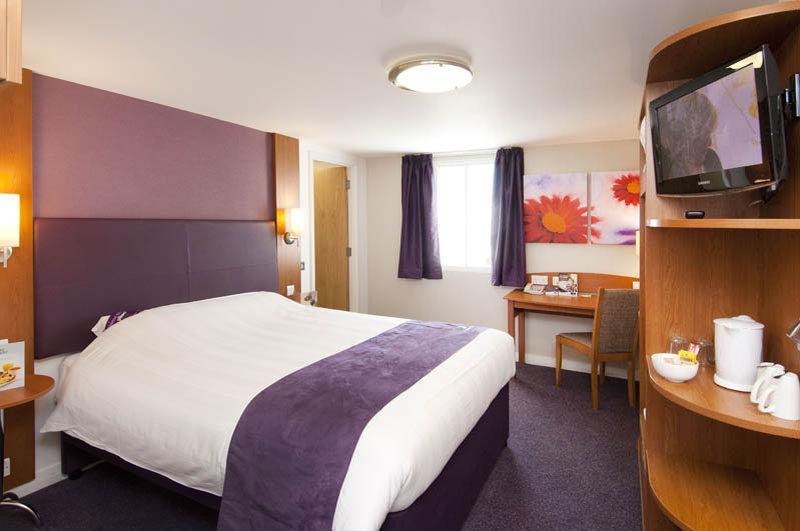 Premier Inn Pontypool Eksteriør billede