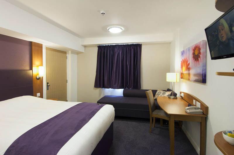 Premier Inn Pontypool Eksteriør billede
